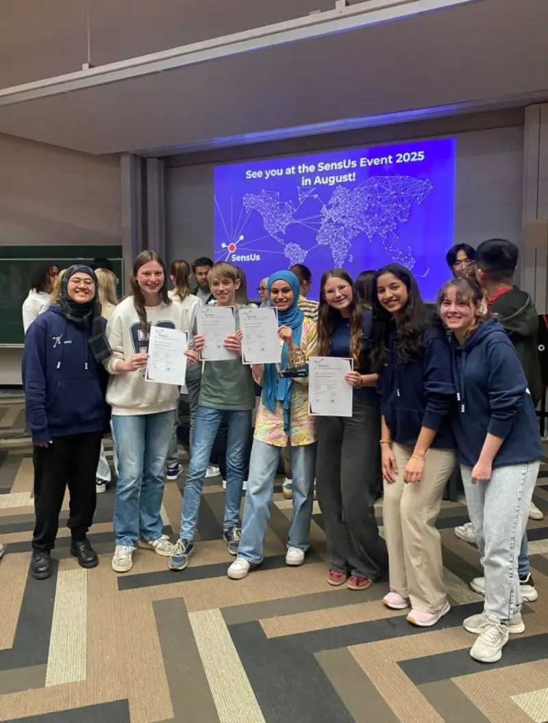 High school students in lab